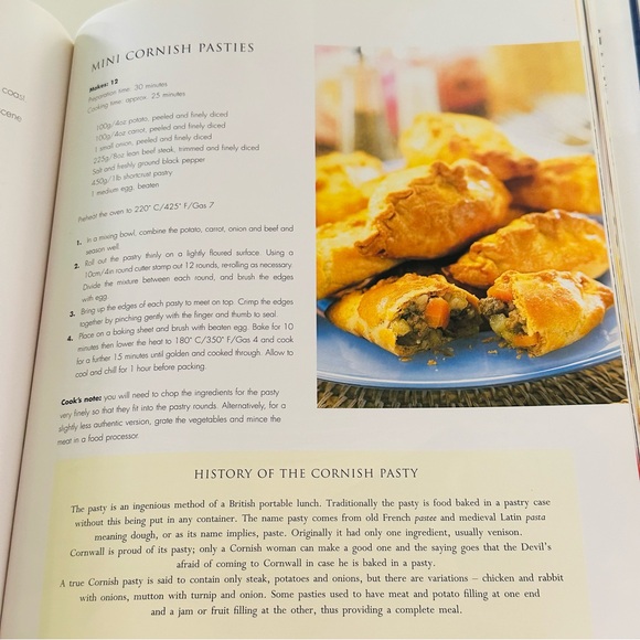 In The Royal Manner Paul Burrell Hardcover Book - Picture 13 of 16